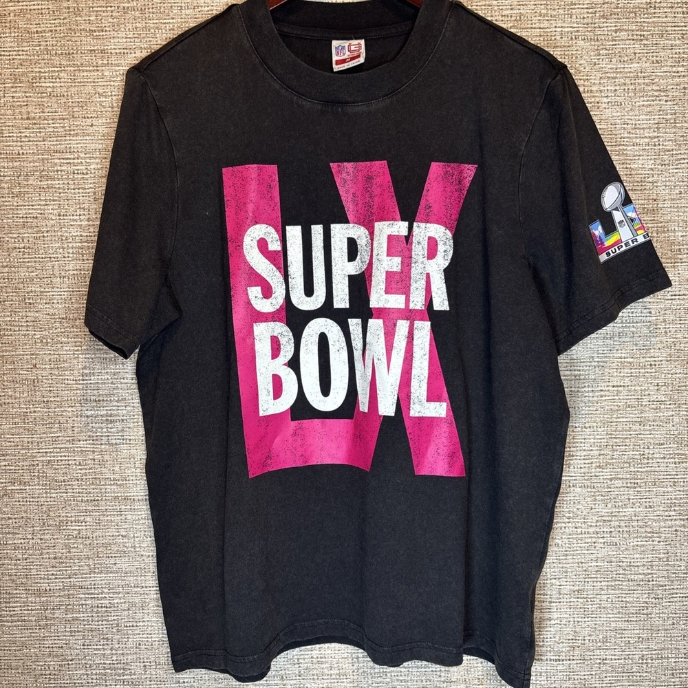 New With Tags Super Bowl LX T-Shirt 2026, VTG Black/White/Pink, Medium